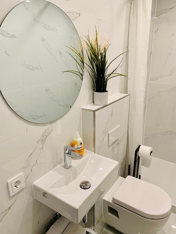 Gaestehaus Zur Uni Klinik Exklusives Apartment Mit Kueche Und Badezimmer Homburg  Dış mekan fotoğraf