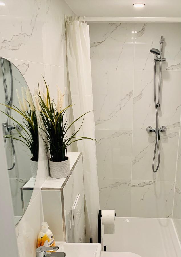 Gaestehaus Zur Uni Klinik Exklusives Apartment Mit Kueche Und Badezimmer Homburg  Dış mekan fotoğraf